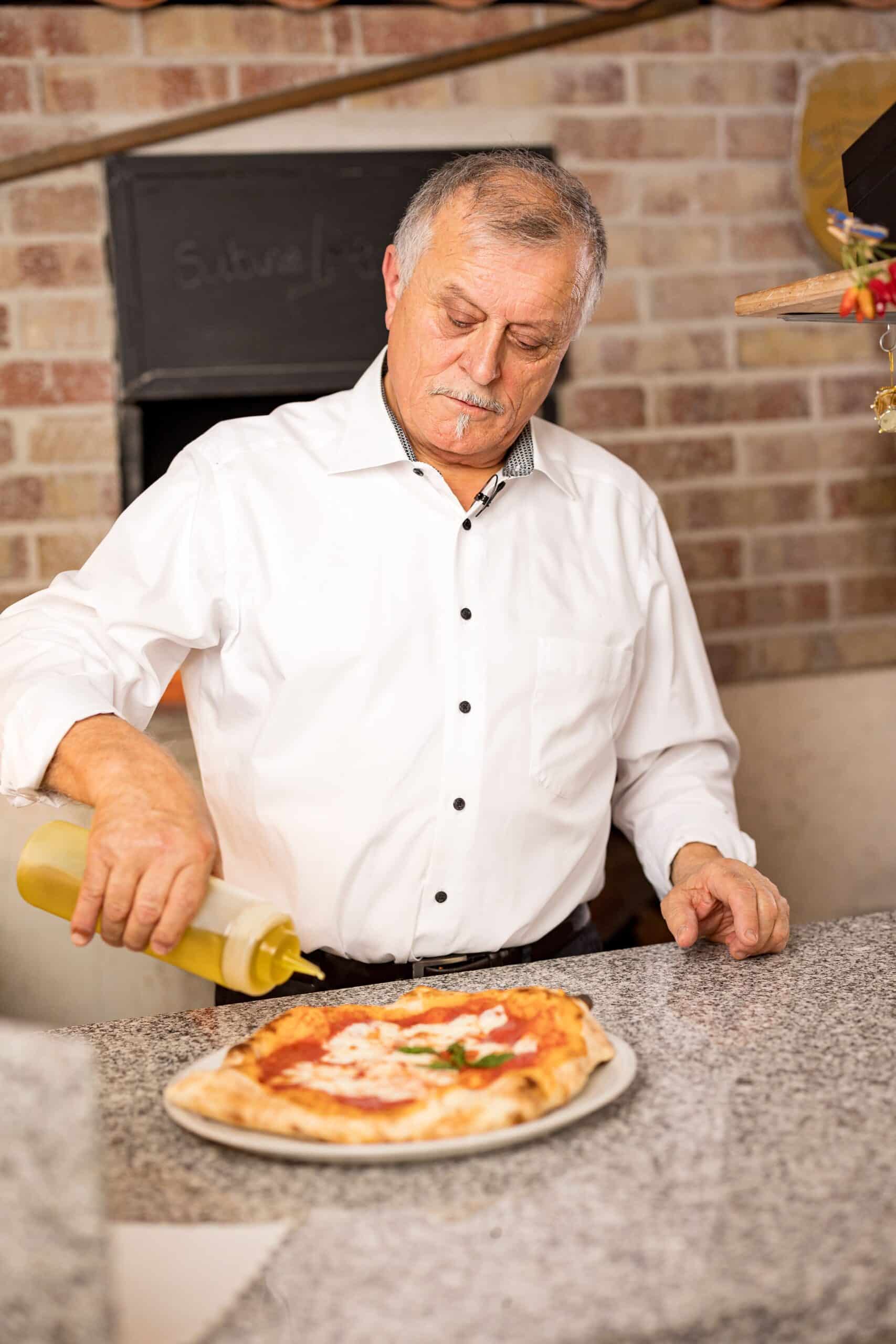 Familienpizza mit Liebe gebacken